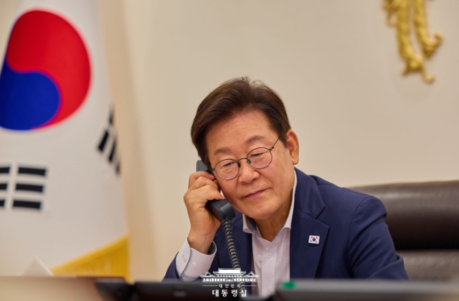 이재명 대통령, 마르코스 필리핀 대통령과 첫 통화 기사 이미지
