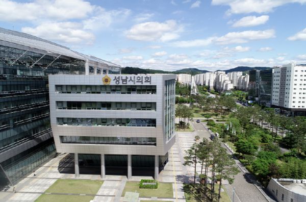 성남시의회 행정교육위원회 '학교폭력 심의 전문성 강화 관련 정책토론회 개최' 기사 이미지
