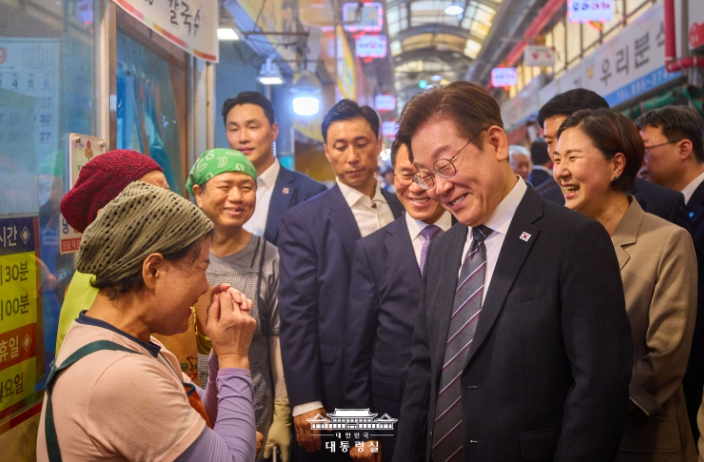이재명 대통령, 인천 미추홀구 용현시장 방문  기사 이미지