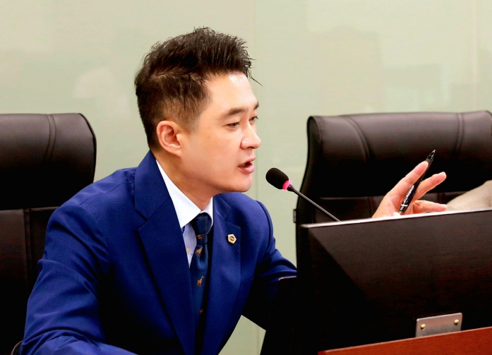 전석훈 의원 '대통령은 'AI 10조' 외치는데, 경기도 인공지능원은 1년째 '표류' 중'경기도의 안일한 대응질책 기사 이미지