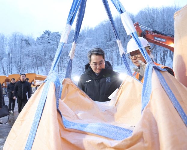 김동연 경기도지사, 제설현장·버스정류소 등 찾아 출근길 교통상황 등 살펴 기사 이미지
