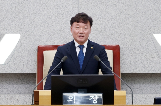 경기도의회, 제12대 전반기 의장에 남종섭 선출...부의장에 고은정.김미숙 당선 기사 이미지