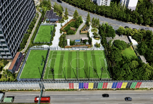 성남시, 정자동 옛 제설차량기지에 축구장·테니스장 개장 기사 이미지