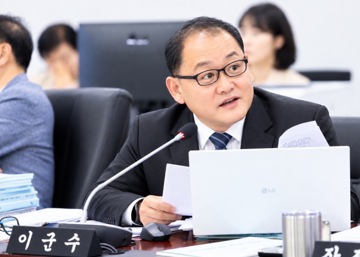 성남시의회 이군수 의원, '낙생대공원 테니스장 조명공사 두 번 시공 … 사전검토 부실로 혈세 낭비' 기사 이미지
